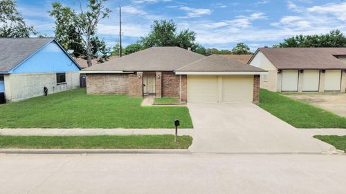 13610 Piney Oaks Dr, Houston, TX, 77065-3760 | Card Image