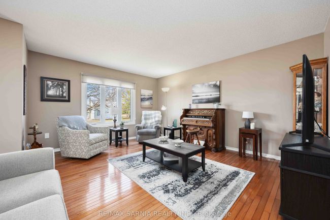 15 Eureka St, House other with 3 bedrooms, 2 bathrooms and 3 parking in Forest ON | Image 7