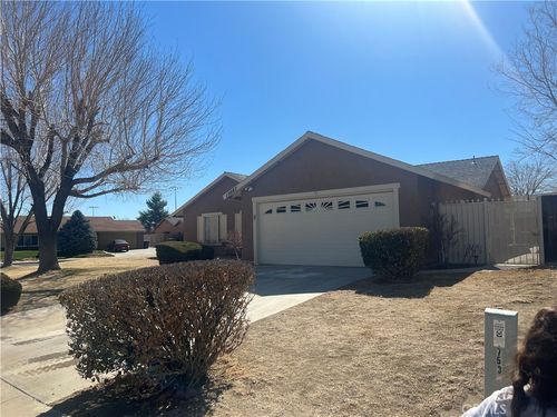 15087 Whitekirk, Victorville, CA, 92394 | Card Image
