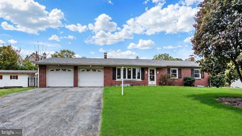 141 W Water St, YOE, PA, 17313-1117 | Card Image