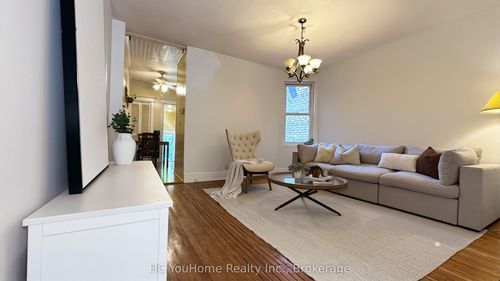 7 Badgerow Ave, Toronto, ON, M4M1T9 | Card Image