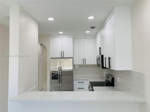 11-7050 Nw 177th St, Hialeah, FL, 33015-6249 | Card Image