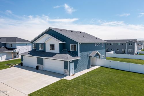 5601 Iron Dr, Bismarck, ND, 58503-6331 | Card Image