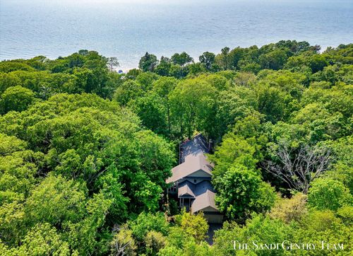 8985 Lakeshore Dr, West Olive, MI, 49460-9770 | Card Image