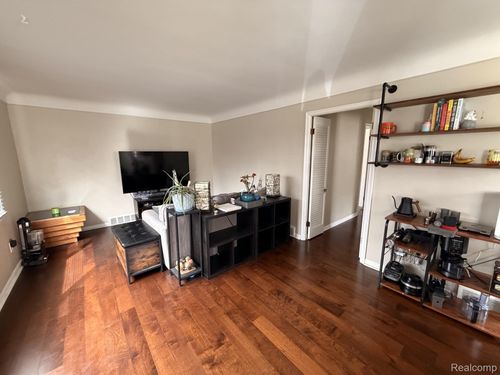 1071 13th St, Wyandotte, MI, 48192-3109 | Card Image