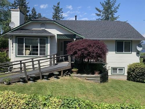 5693 Porpoise Bay Rd, Sechelt, BC, V7Z0G3 | Card Image