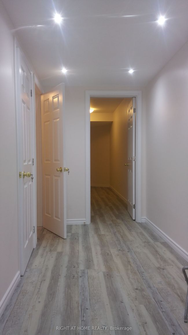 BSMNT - 957 Asleton Blvd, House other with 2 bedrooms, 1 bathrooms and 1 parking in Milton ON | Image 8