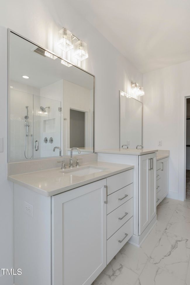 Wimb interior - master vanity | Image 20