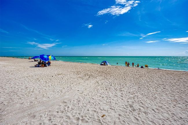 APT-5 - 927 Capri Isles Blvd, Condo with 2 bedrooms, 2 bathrooms and null parking in VENICE FL | Image 45