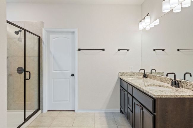 Primary Bathroom | Image 7