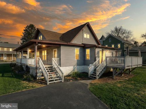 2402 Craley Rd, WINDSOR, PA, 17366-8452 | Card Image