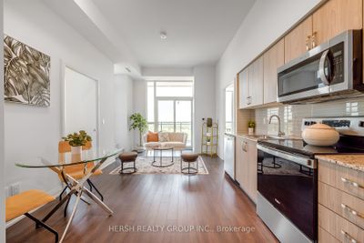 LPH5 - 10 Meadowglen Pl, Condo with 2 bedrooms, 2 bathrooms and 1 parking in Toronto ON | Image 3