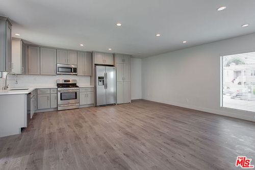 3-2827 S La Brea Avenue, Los Angeles, CA, 90016 | Card Image