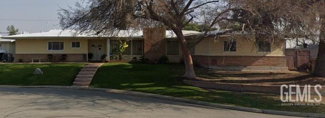 Crestmont Dr, Bakersfield, CA 93306