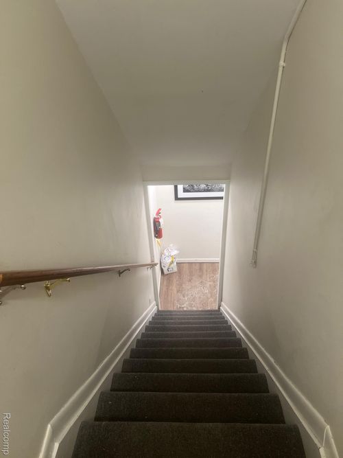 1875 Hollywood Ave, Grosse Pointe Woods, MI, 48236-6399 | Card Image