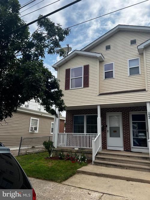 220 Franklin St, Trenton, NJ, 08611-3652 | Card Image