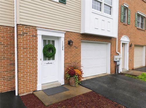 1124 Cranston Dr, Greensburg, PA, 15601-1160 | Card Image