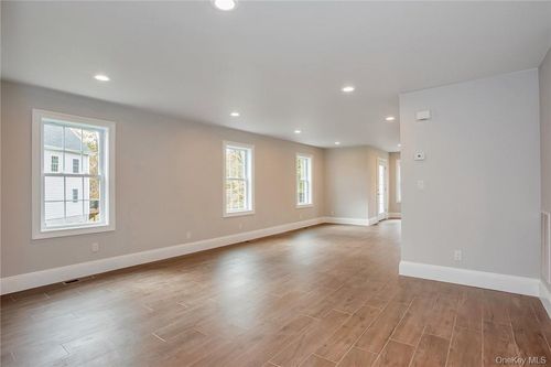 apt-3-237 Tomahawk St, Baldwin Place, NY, 10505-1039 | Card Image