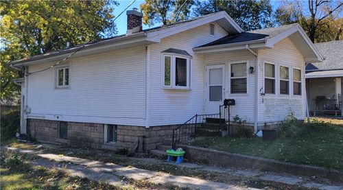 613 E 5th St, Pana, IL, 62557-1824 | Card Image