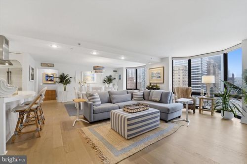 14cd-2018 Walnut St, PHILADELPHIA, PA, 19103-5608 | Card Image