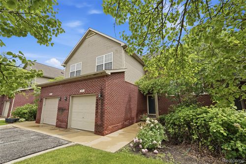 29-5953 High Point Court, Brighton Township, MI, 48116 | Card Image