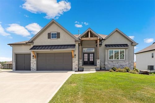 16649 S Tomashaw St, Olathe, KS, 66062-8117 | Card Image