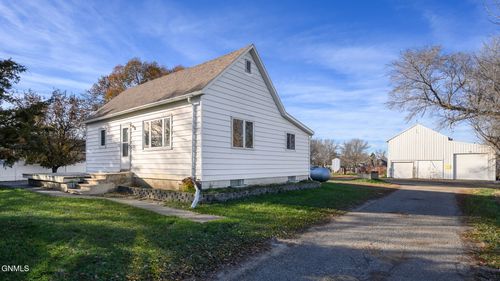 861 53rd Ave Sw, Hazen, ND, 58545-9502 | Card Image