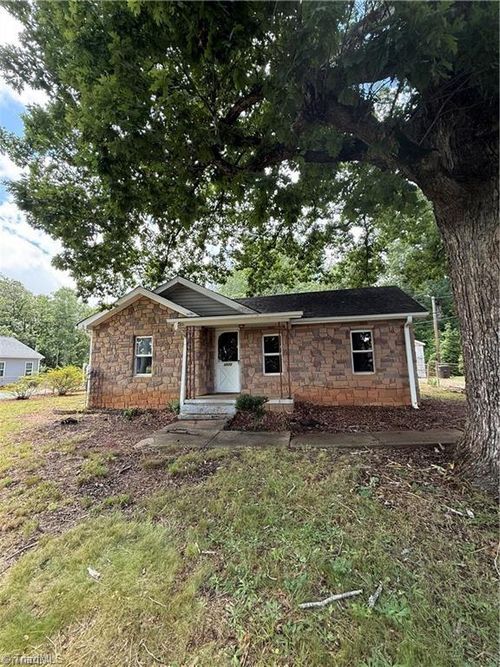 4372 Oak Ridge Dr, Winston Salem, NC, 27105-3146 | Card Image