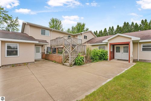5840 Culver Rd, Traverse City, MI, 49685-8601 | Card Image