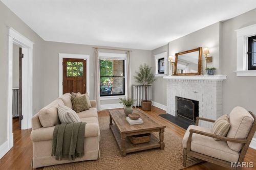 7210 Colgate Ave, University City, MO, 63130-3034 | Card Image