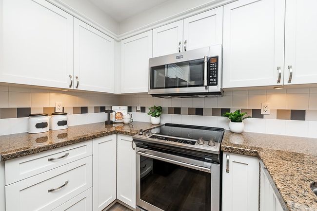 6 - 6555 192 A Street, Townhouse with 3 bedrooms, 2 bathrooms and 4 parking in Surrey BC | Image 10