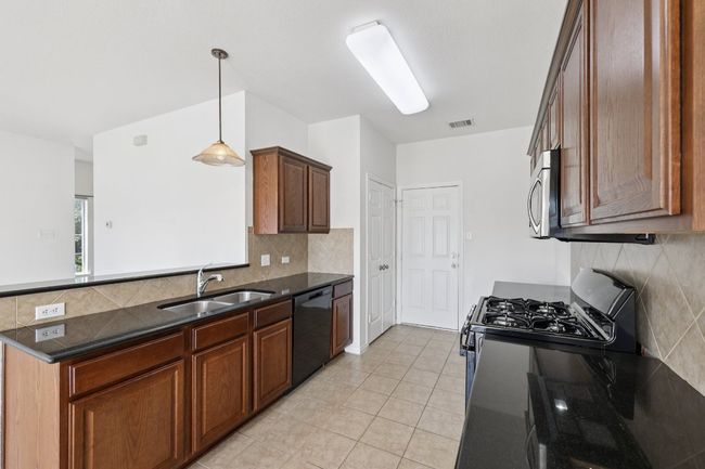 APT-98 - 1900 Little Elm Trl, Townhouse with 3 bedrooms, 3 bathrooms and 2 parking in Cedar Park TX | Image 8