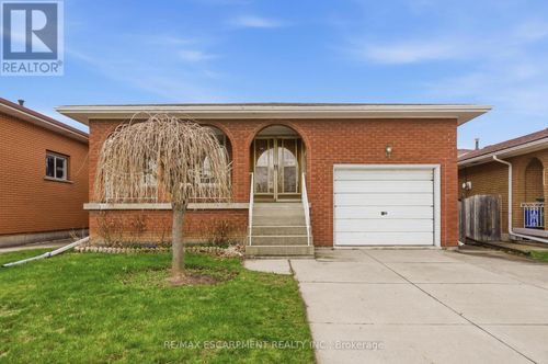 26 Adorn Court, Hamilton (Kentley), ON, L8E3N2 | Card Image