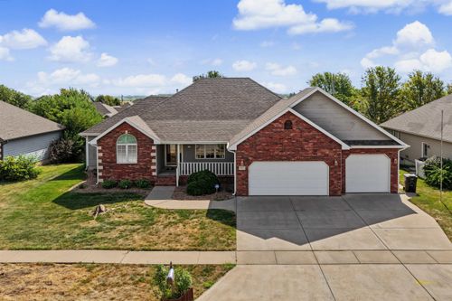 517 Pine Ridge Dr, Salina, KS, 67401-3878 | Card Image