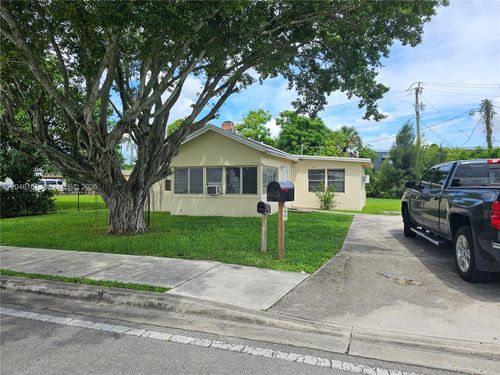2121 Nw 28th St, Oakland Park, FL, 33311-2136 | Card Image