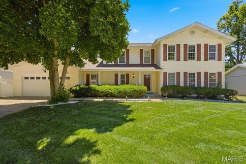 16014 Meadow Oak Dr, Chesterfield, MO, 63017-7243 | Card Image