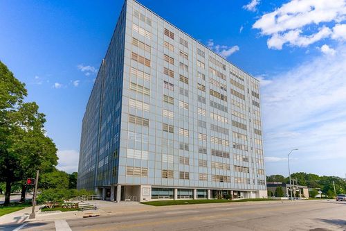 apt-215-333 W Meyer Blvd, Kansas City, MO, 64113-1743 | Card Image