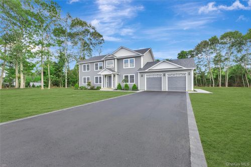 92 Park St, Blue Point, NY, 11715-1317 | Card Image