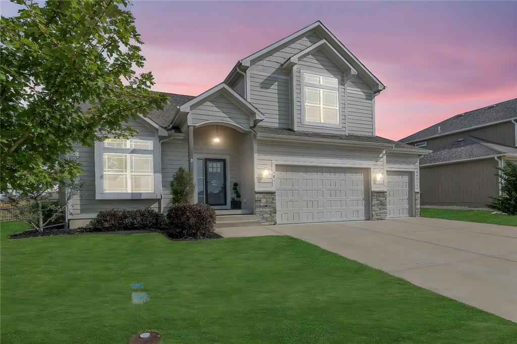 Linden Dr, Blue Springs, MO 64014