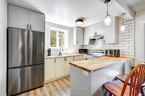 4-2289 Loop Rd, Wilberforce, ON, K0L3C0 | Card Image