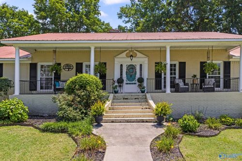 22 Livingstone Ln, Decatur, AL, 35603-5753 | Card Image