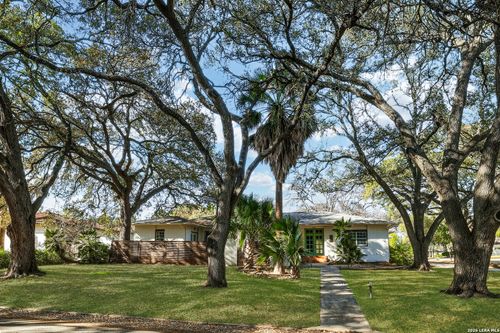 825 Eventide Dr, Terrell Hills, TX, 78209-5551 | Card Image