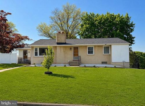 555 Woodland View Dr, YORK, PA, 17406-3251 | Card Image