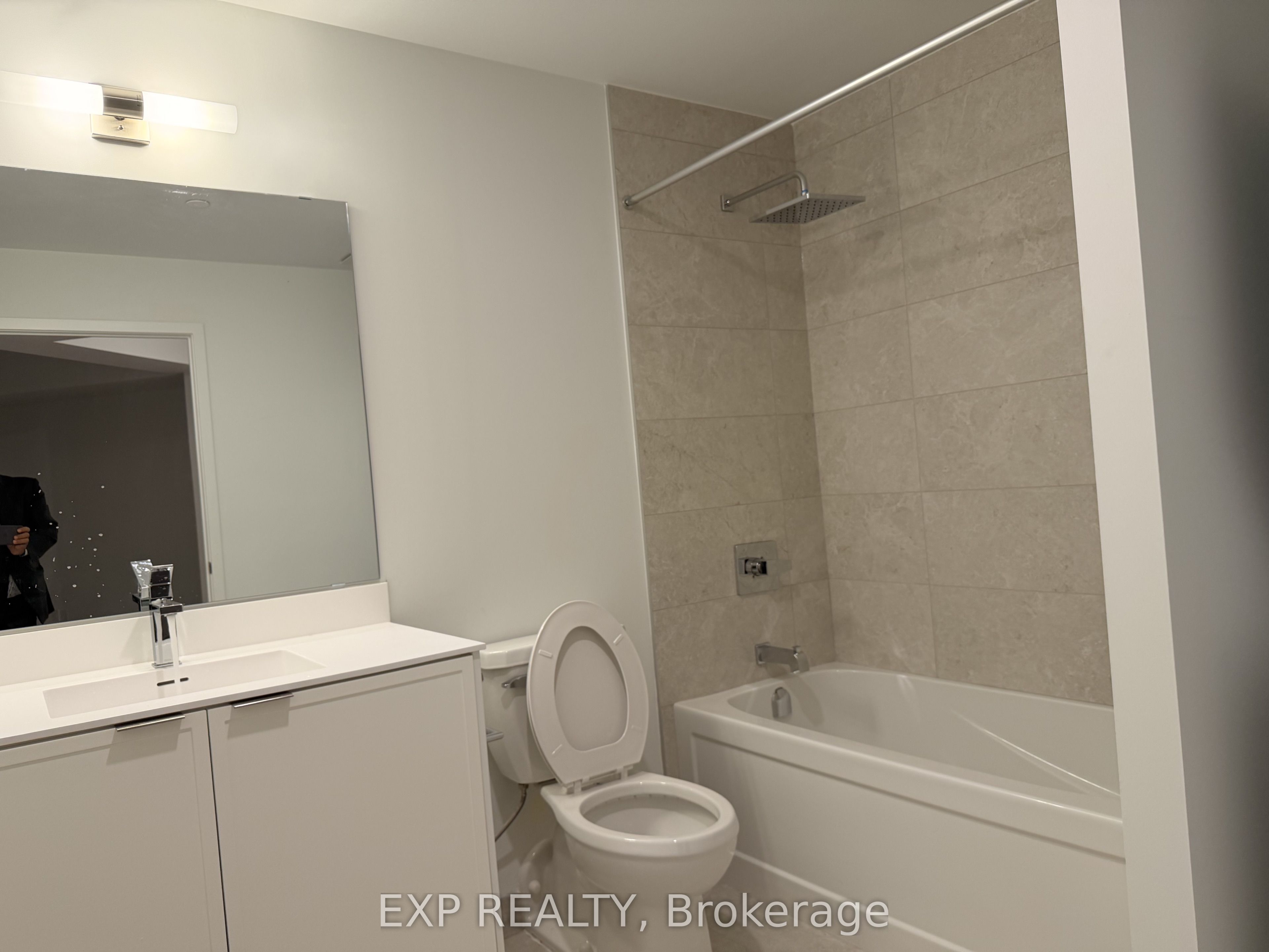 Residential Lease in Toronto E04 5