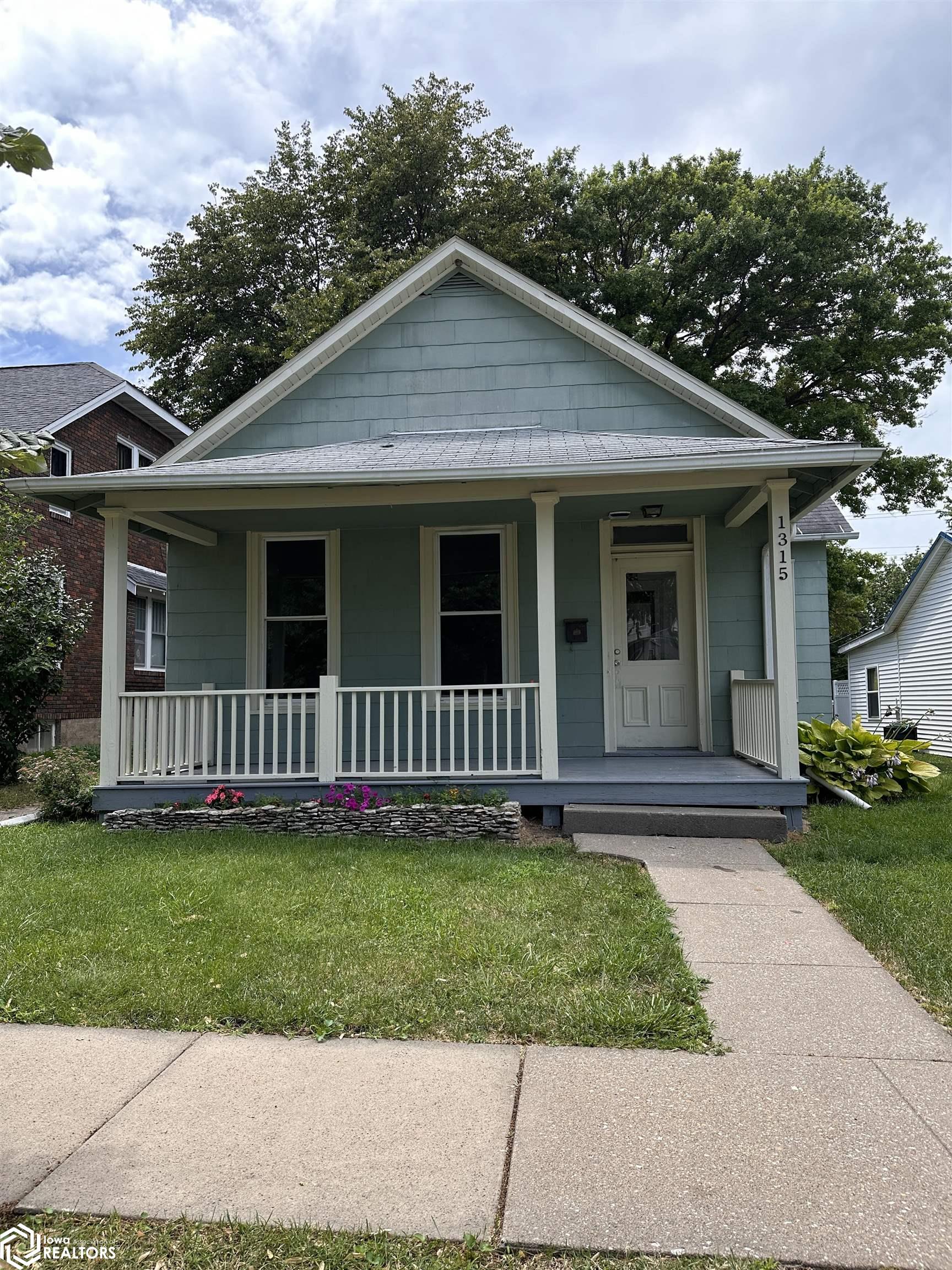 7th St, Burlington, IA 52601