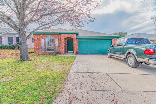 10225 Pleasant Mound Dr, Fort Worth, TX, 76108-4925 | Card Image