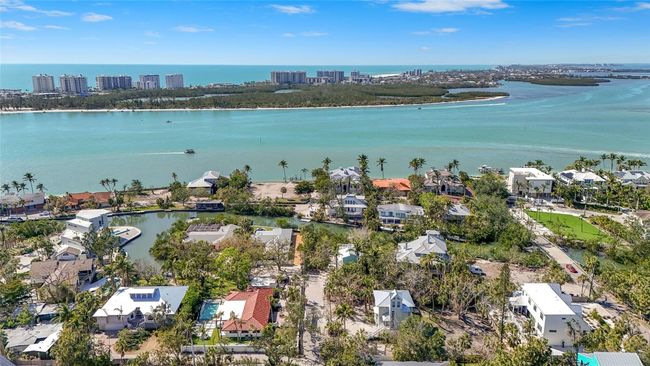 111 Faubel St, House other with 3 bedrooms, 3 bathrooms and null parking in Siesta Key FL | Image 9