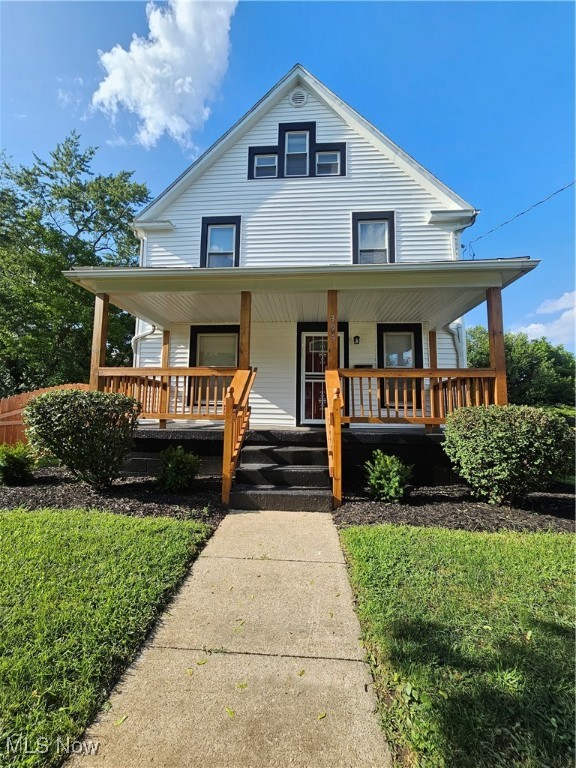 Howe St, Akron, OH 44307