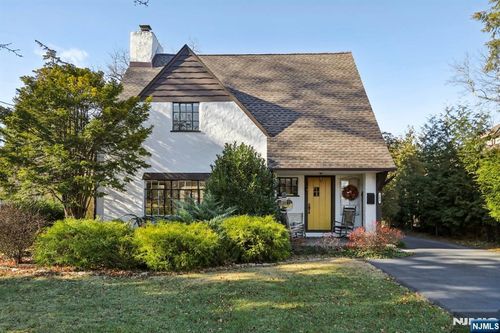 183 Sheridan Ave, Ho Ho Kus, NJ, 07423-1101 | Card Image