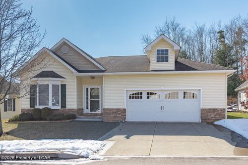 43 Greenbriar Dr, Dallas, PA, 18612-9119 | Card Image